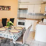 公寓 Bory Apartman, Zart Udvari Parkolas, Met Arena 2,5 Km *