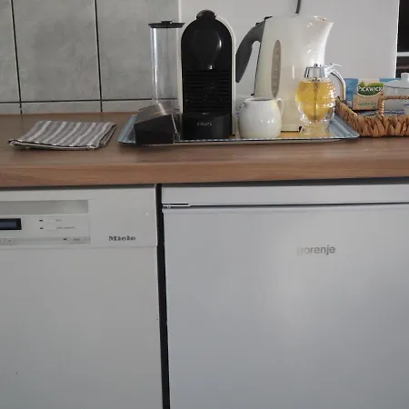 Bory Apartman, Zart Udvari Parkolas, Met Arena 2,5 Km Daire İstolni Belgrad