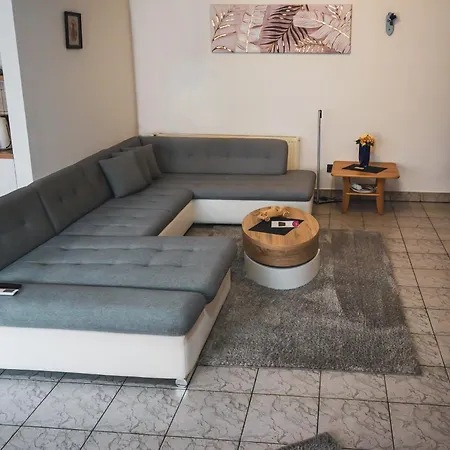Bory Apartman, Zart Udvari Parkolas, Met Arena 2,5 Km Daire İstolni Belgrad