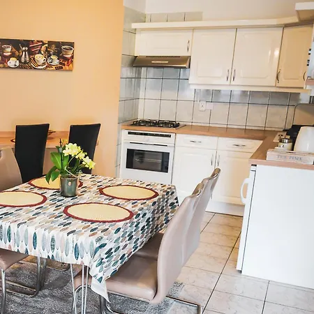 Daire Bory Apartman, Zart Udvari Parkolas, Met Arena 2,5 Km *