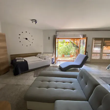 Apartamento Bory Apartman, Zárt Udvari Parkolás, Met Aréna 2,5 Km