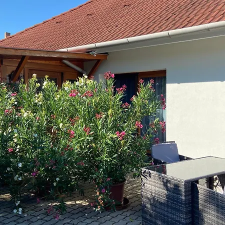 Lägenhet Bory Apartman, Zart Udvari Parkolas, Met Arena 2,5 Km *