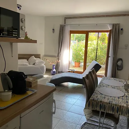 Bory Apartman, Zart Udvari Parkolas, Met Arena 2,5 Km *
