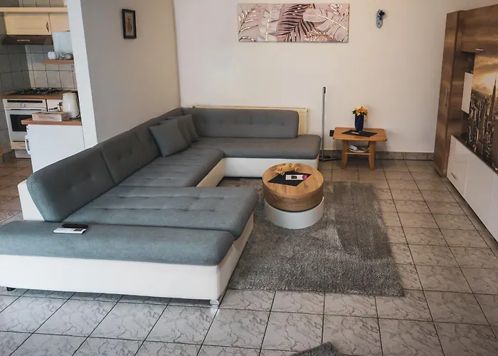 Bory Apartman, Zart Udvari Parkolas, Met Arena 2,5 Km Apartmán Székesfehérvár