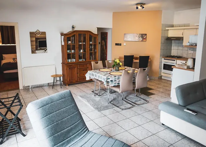 Bory Apartman, Zart Udvari Parkolas, Met Arena 2,5 Km Apartmán Székesfehérvár