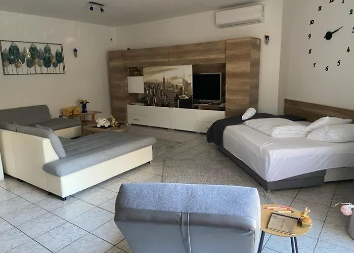 Apartmán Bory Apartman, Zart Udvari Parkolas, Met Arena 2,5 Km *